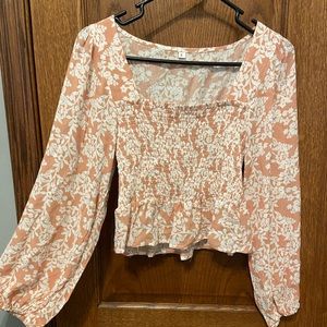 Super cute cropped blouse.